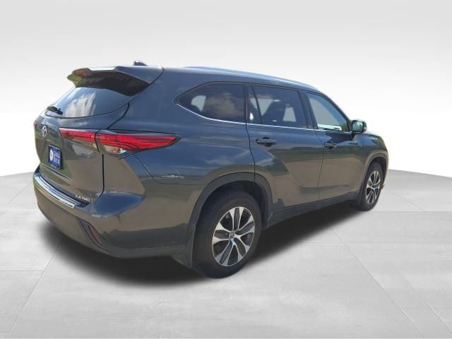 2021 Toyota Highlander XLE photo 5