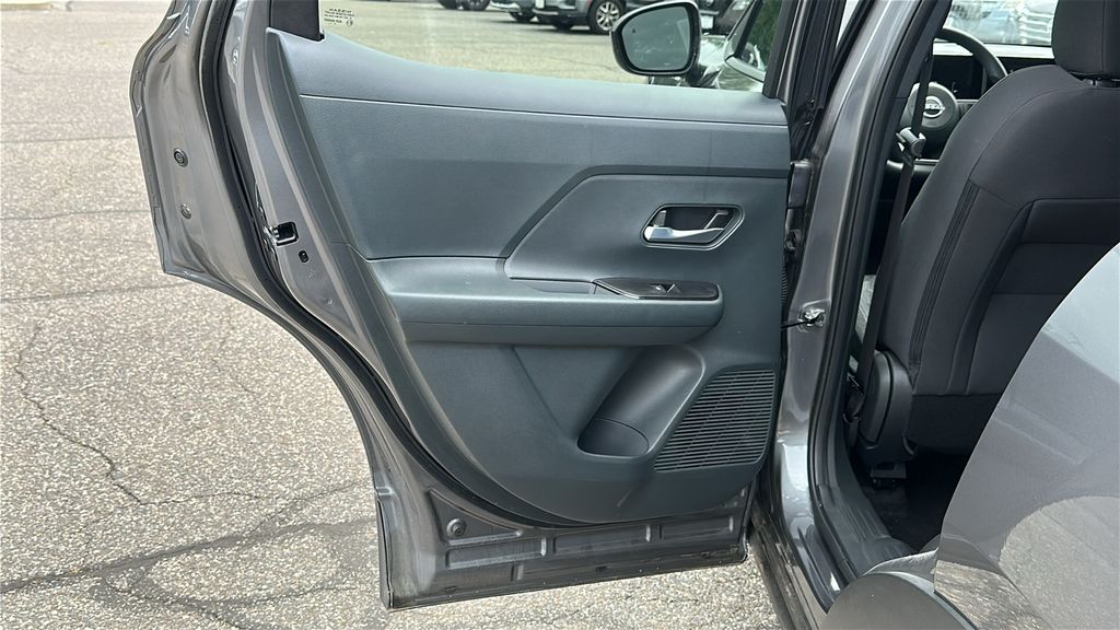 2025 Nissan Kicks SV photo 20