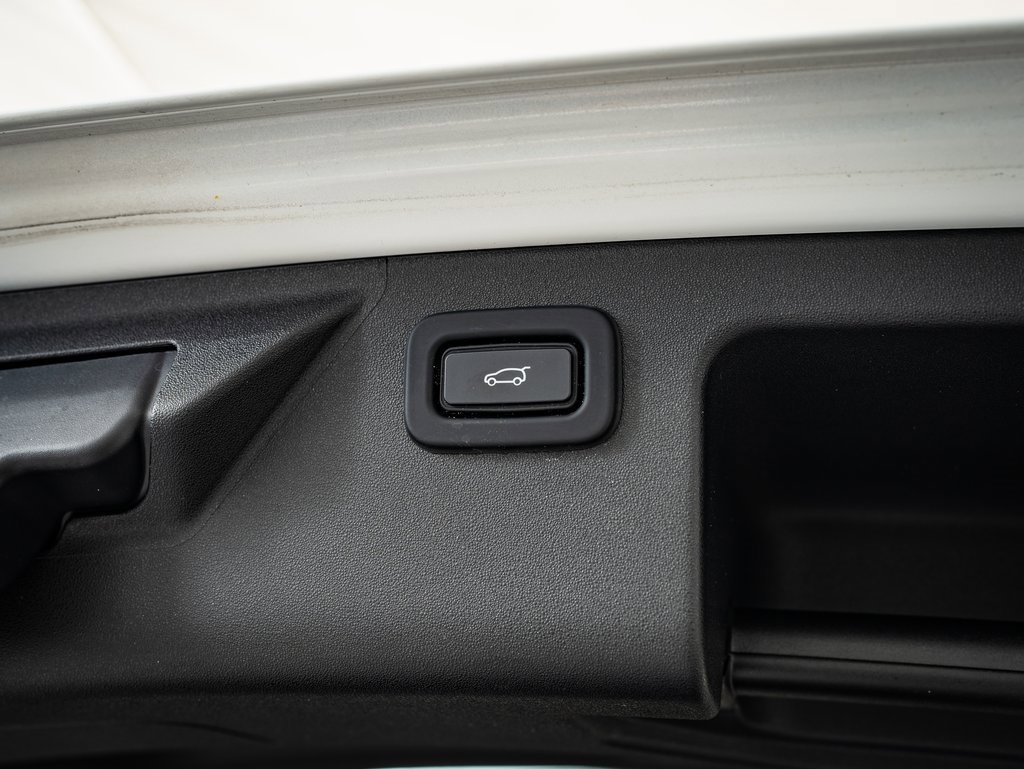 2022 Land Rover Discovery Sport SE R-Dynamic photo 17