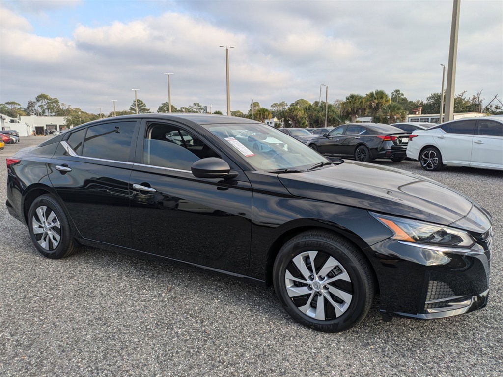 2025 Nissan Altima 2.5 S photo 2