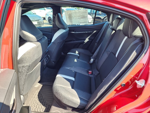 2025 Toyota Camry SE photo 7