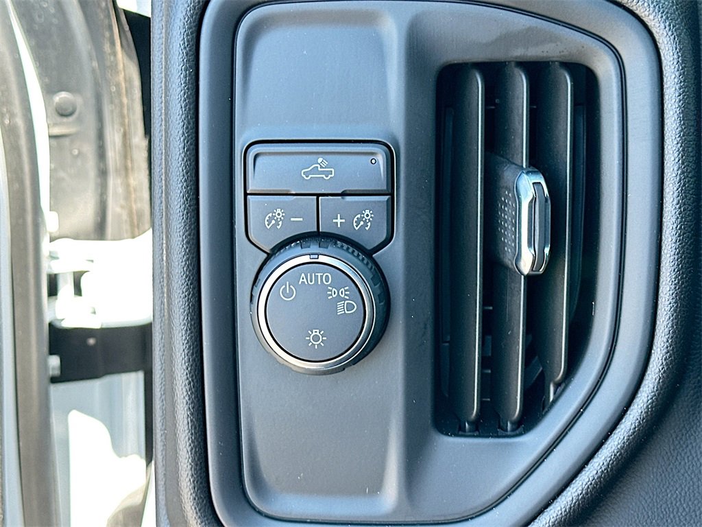 2023 Chevrolet Silverado 1500 Custom photo 10