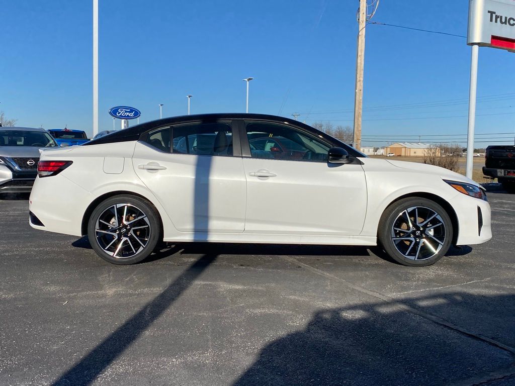 2025 Nissan Sentra SR photo 3