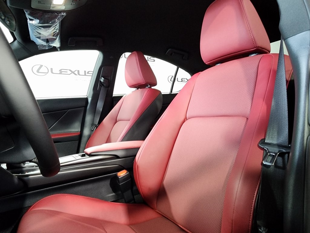 2025 Lexus IS 300 photo 14