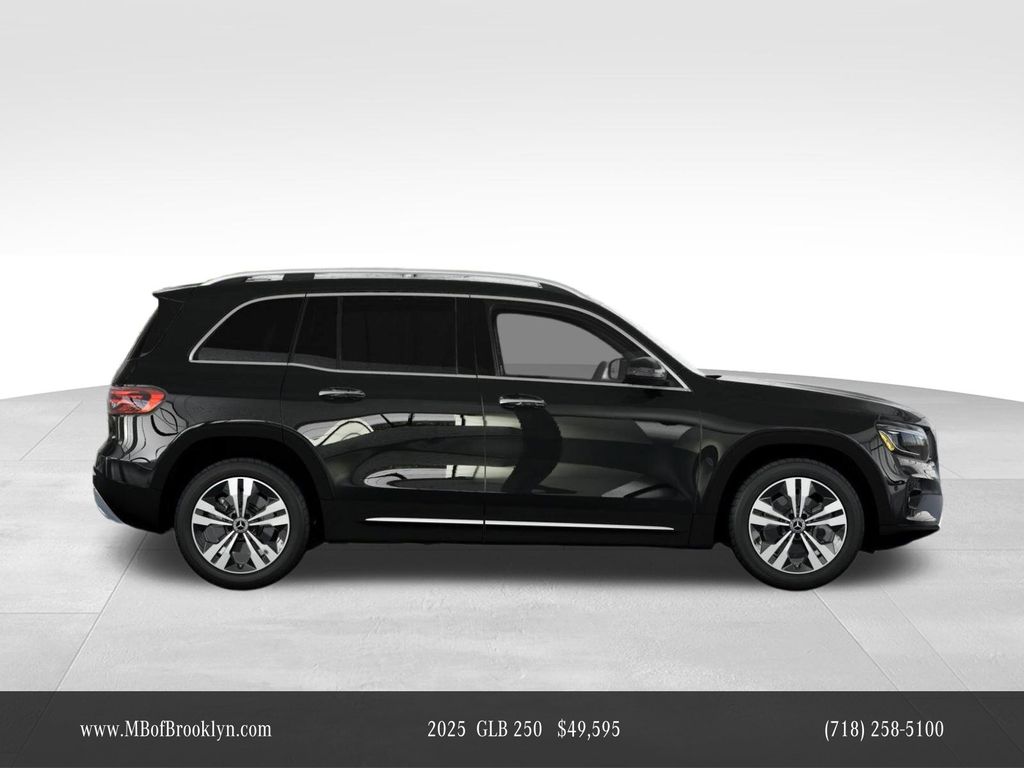 2025 Mercedes Benz GLB 250 4MATIC photo 2