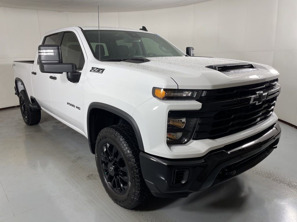2026 Chevrolet Silverado 2500HD Custom photo 2