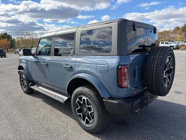 2025 Ford Bronco Outer Banks photo 4