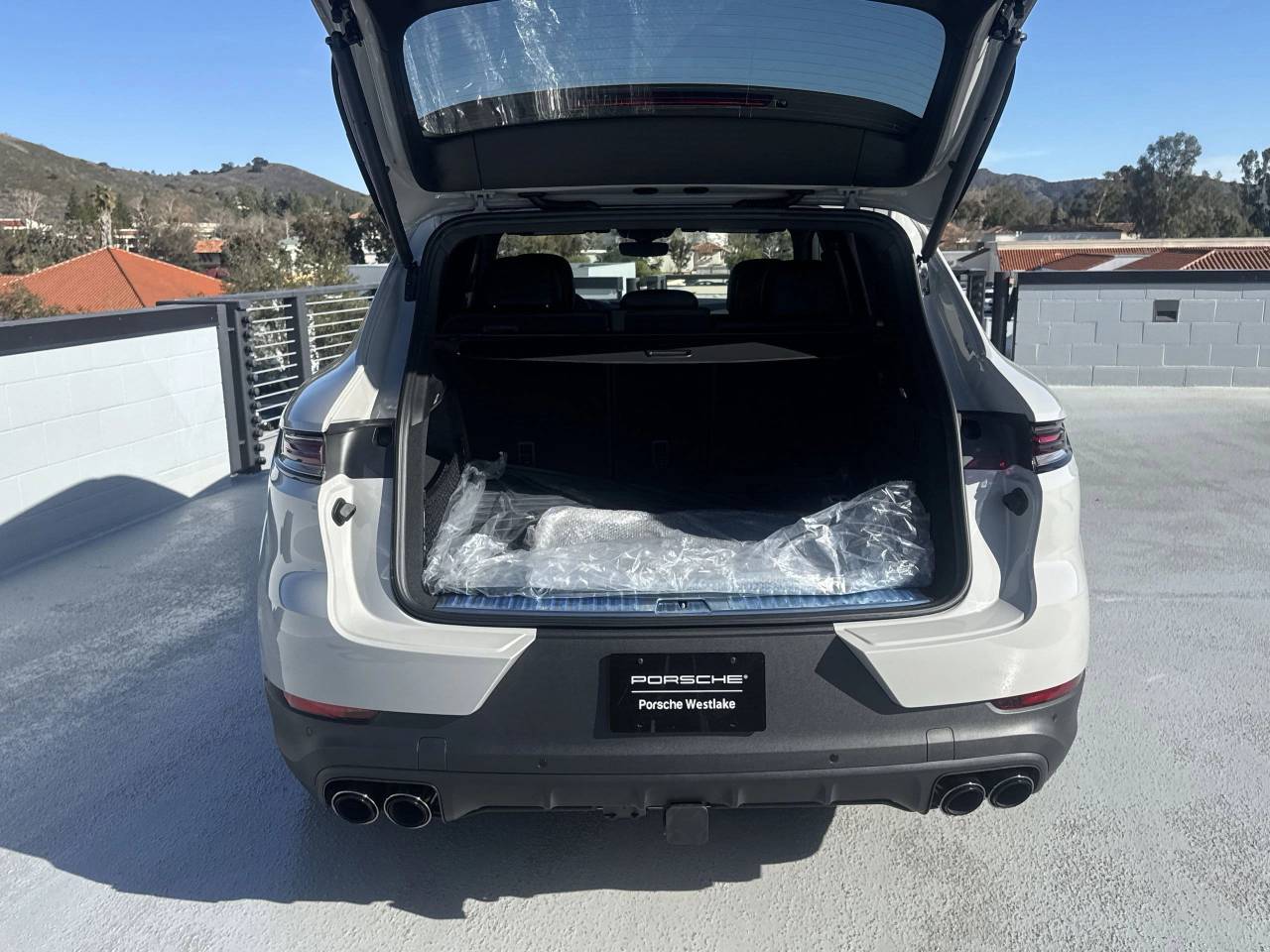 2025 Porsche Cayenne Base photo 18