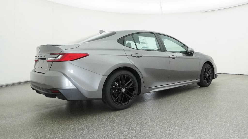 2025 Toyota Camry SE photo 18