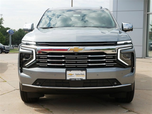 2025 Chevrolet Suburban Premier photo 2