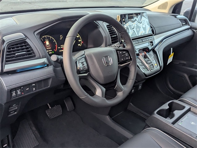 2026 Honda Odyssey Touring photo 2