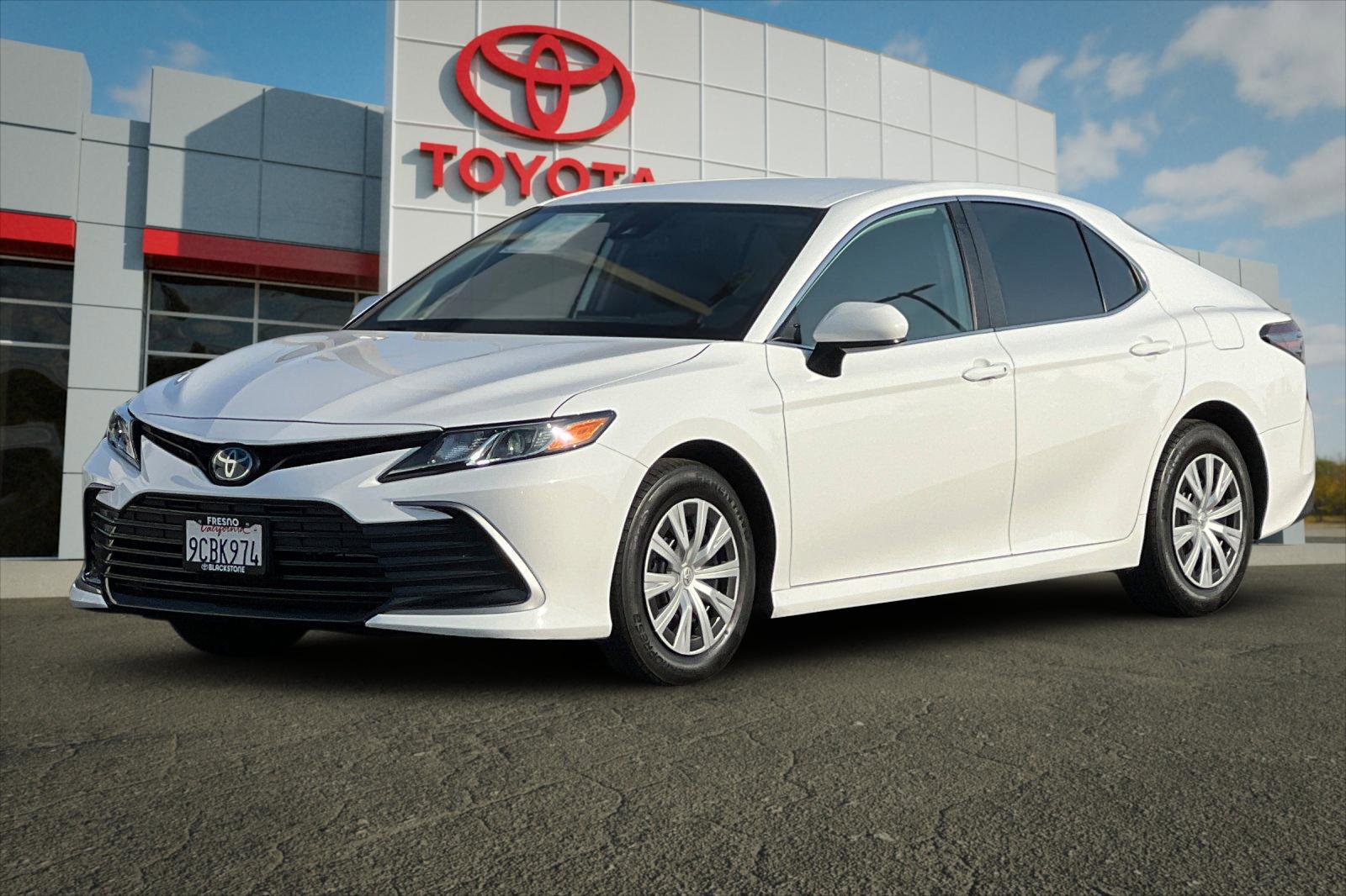 2022 Toyota Camry Hybrid LE photo 7