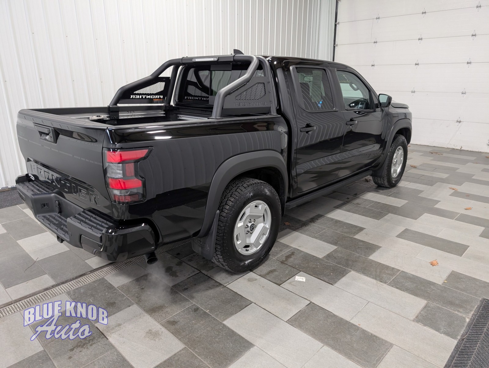 2024 Nissan Frontier SV photo 4