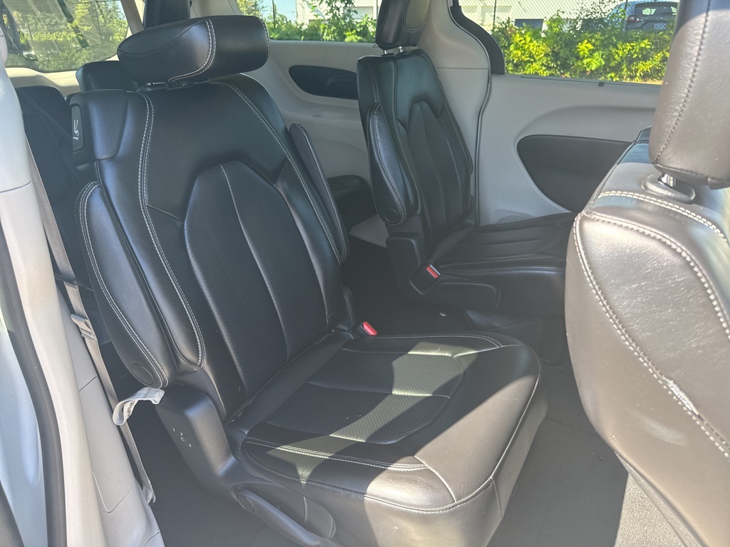 2023 Chrysler Pacifica Touring L photo 22
