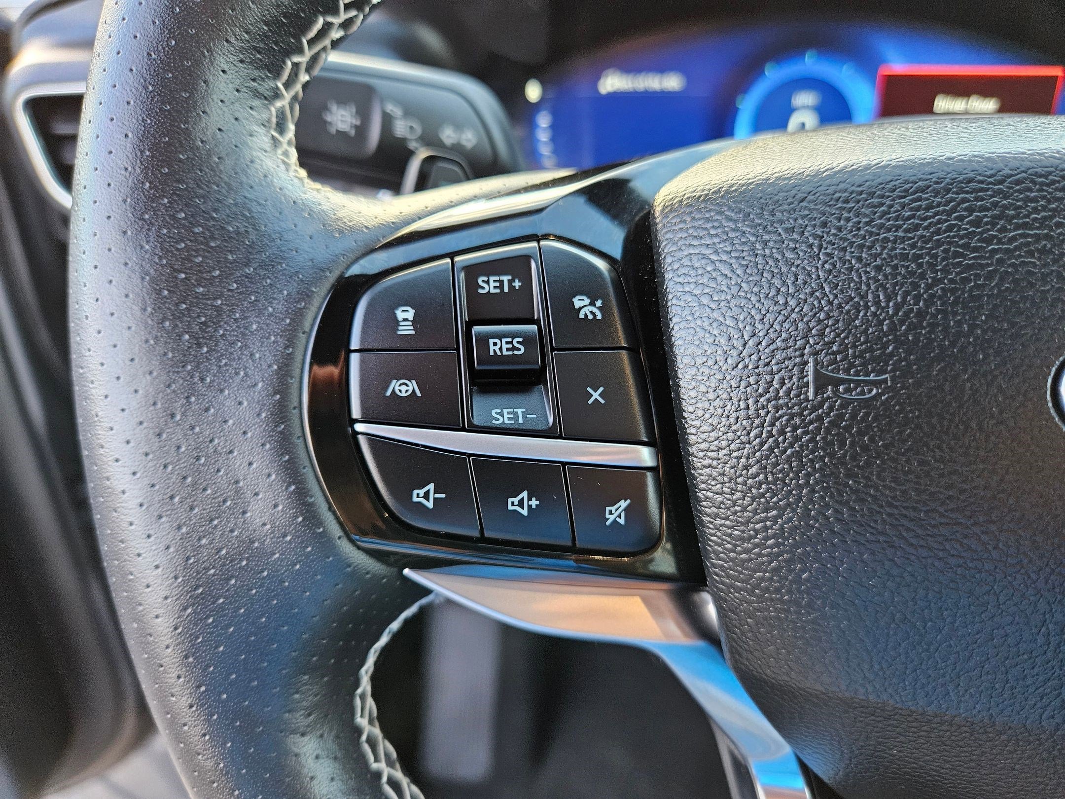 2023 Ford Explorer ST photo 15