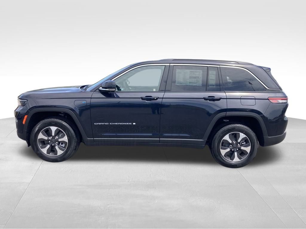 2024 Jeep Cherokee Limited 4xe photo 2