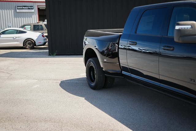 2025 Ram 3500 Laramie photo 4