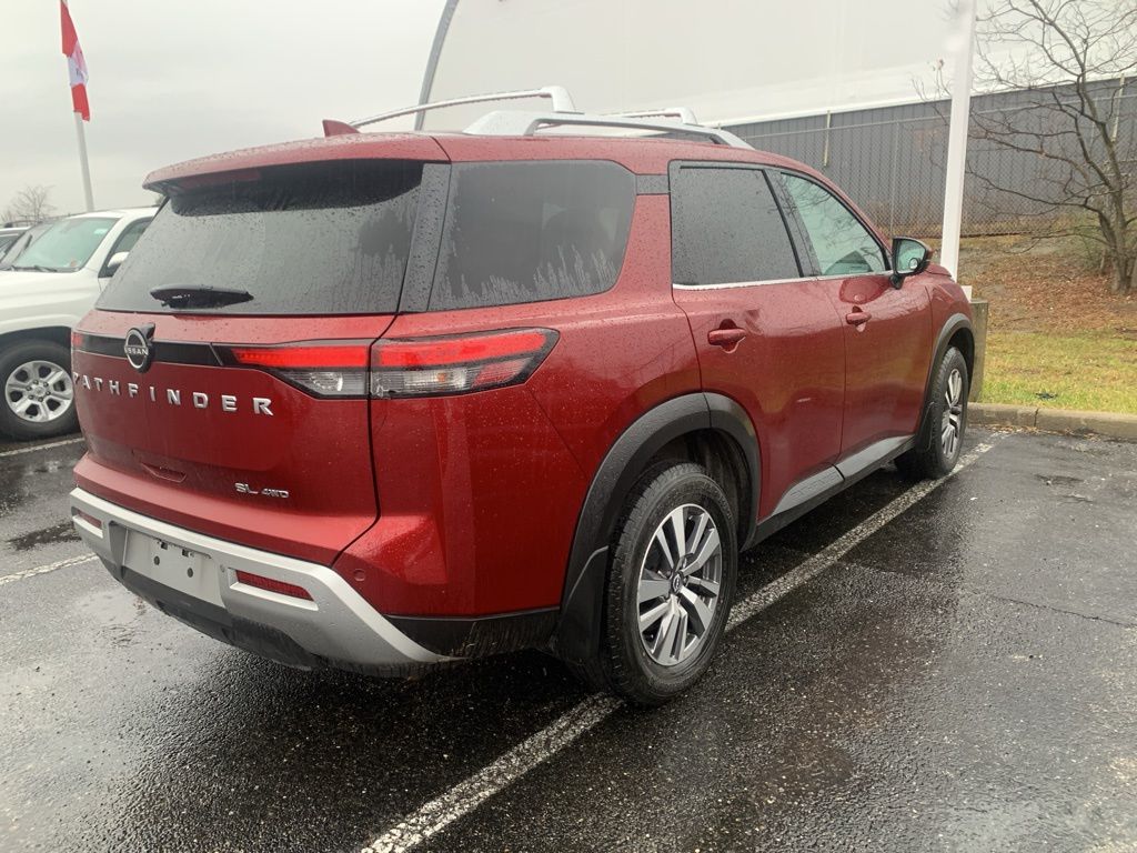 2022 Nissan Pathfinder SL photo 2