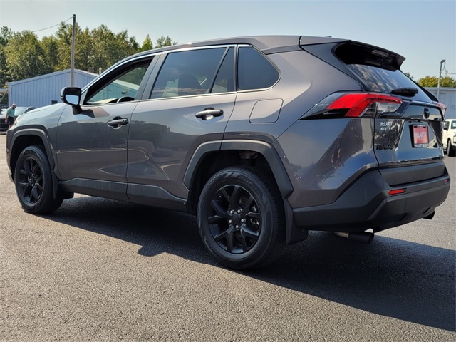 2022 Toyota RAV4 LE photo 4