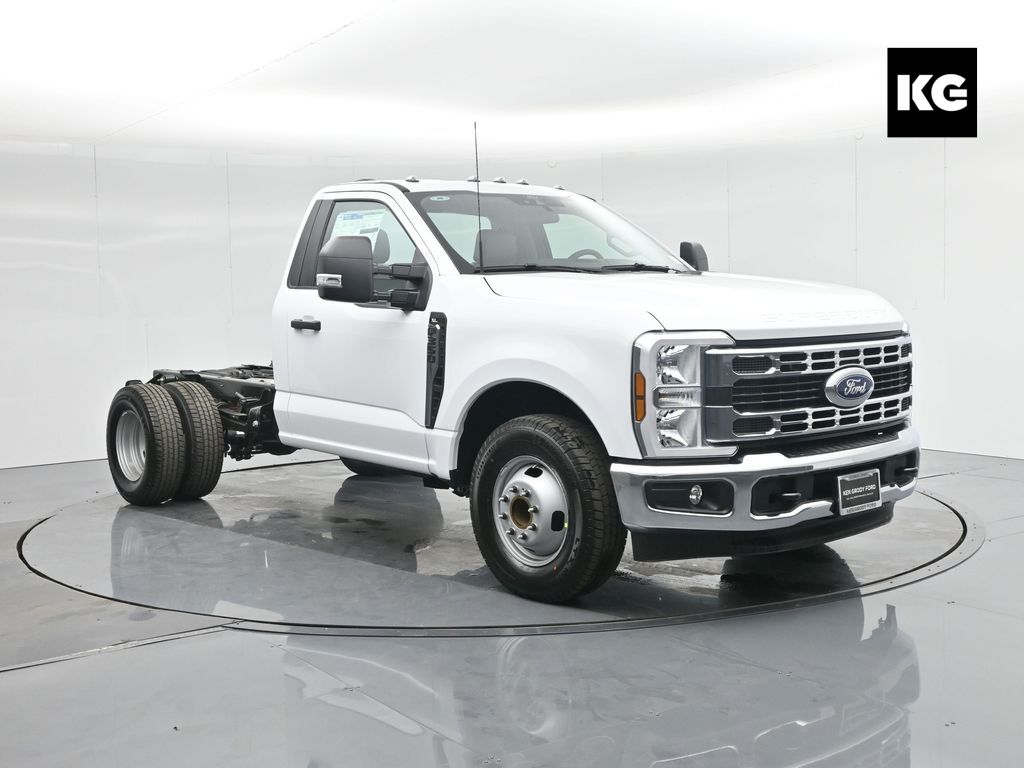 2025 Ford F-350 Super Duty Chassis Cab XL's photo