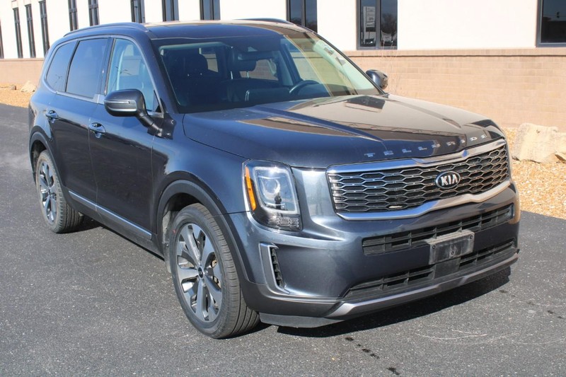 Used 2020 Kia Telluride S with VIN 5XYP64HC9LG054060 for sale in Wood River, IL