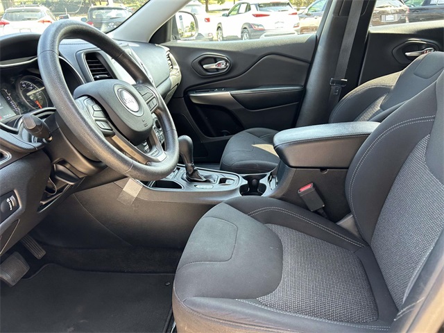 2019 Jeep Cherokee Latitude photo 16