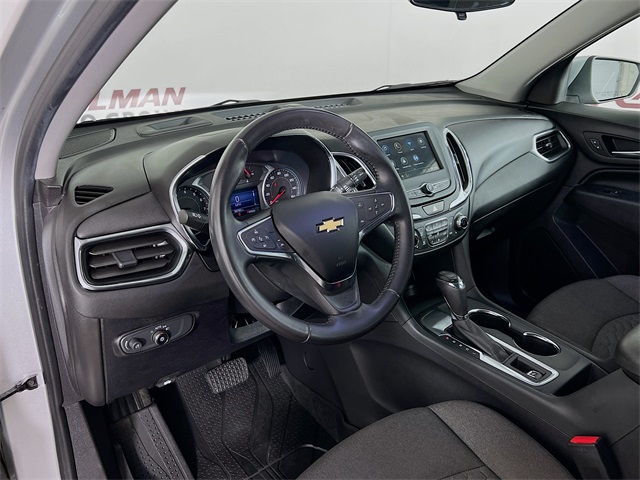 2019 Chevrolet Equinox LT photo 2