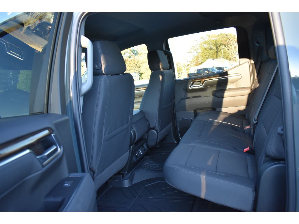 2025 Chevrolet Silverado 1500 LT photo 14
