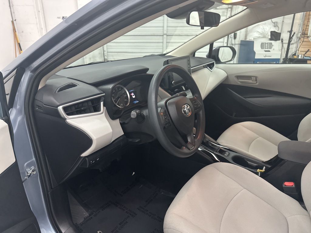 2022 Toyota Corolla LE photo 9