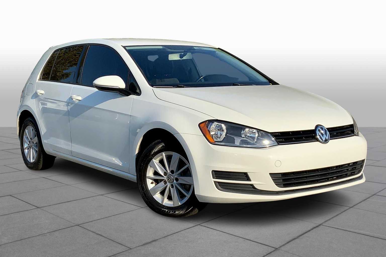 2017 Volkswagen Golf S photo 2