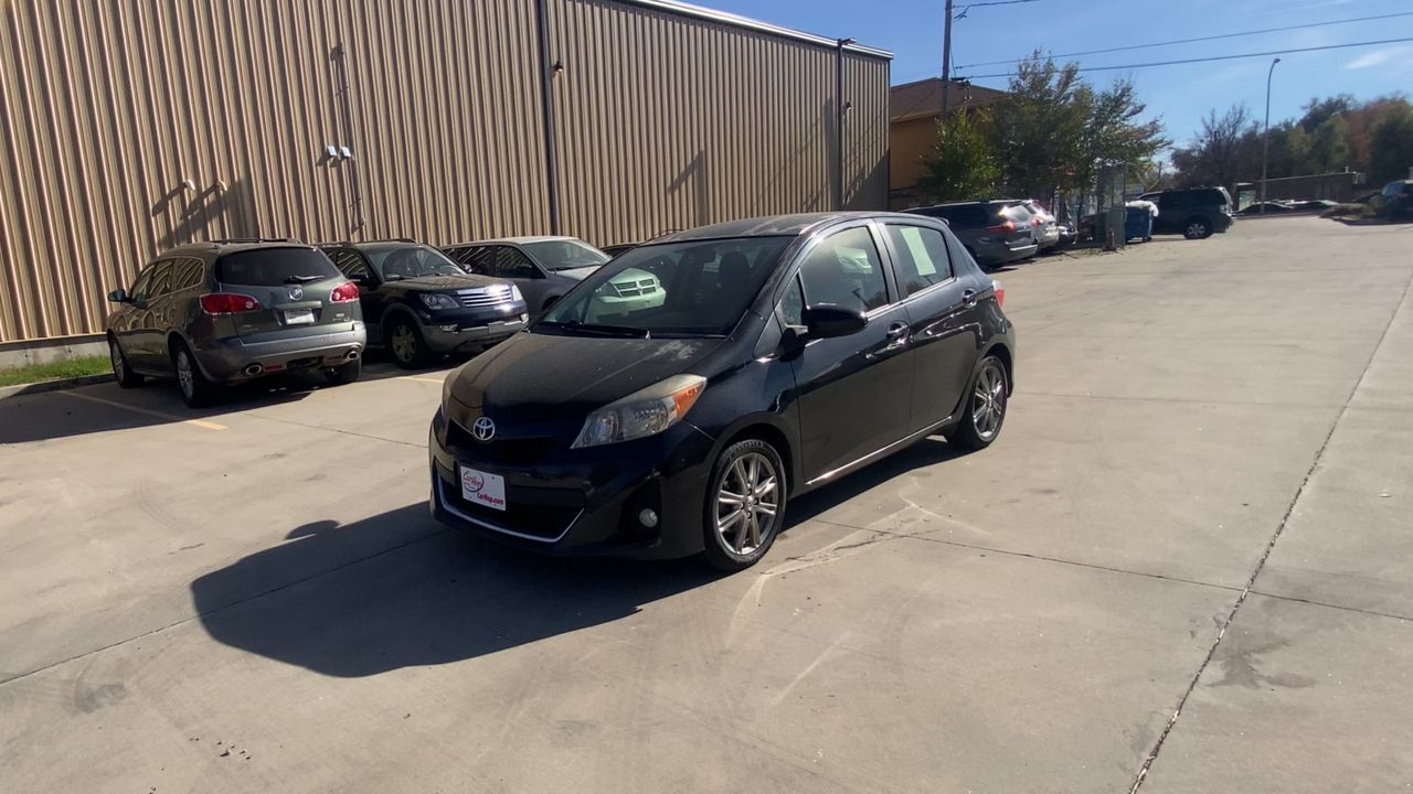 2014 Toyota Yaris SE photo 2