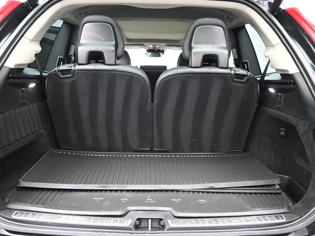 2022 Volvo XC90 T8 Inscription Expression photo 10