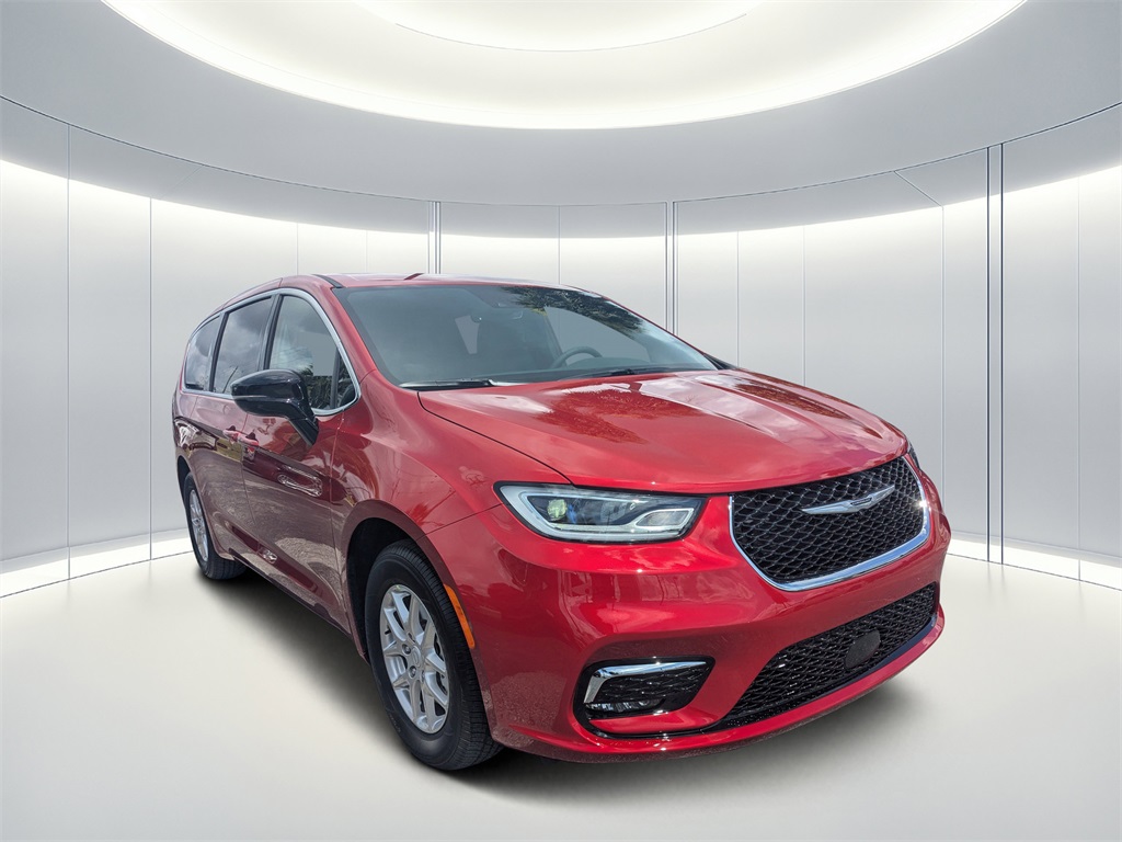 2026 Chrysler Pacifica Select's photo