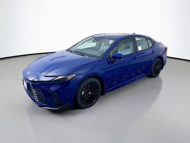 2026 Toyota Camry SE Hybrid photo 3