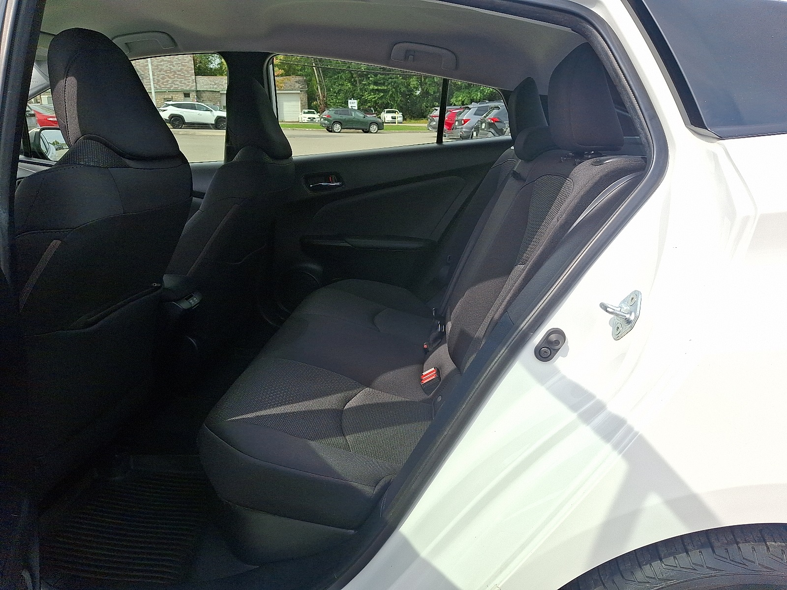 2022 Toyota Prius L Eco photo 11