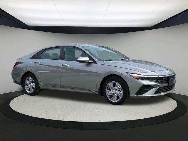 2025 Hyundai Elantra SE photo 10