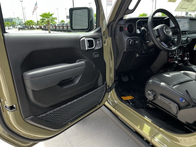 2025 Jeep Wrangler Rubicon photo 14