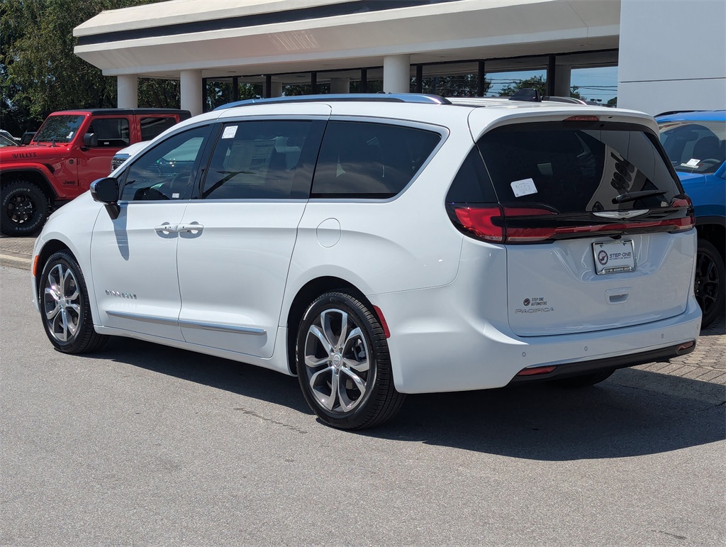 2026 Chrysler Pacifica Pinnacle photo 6