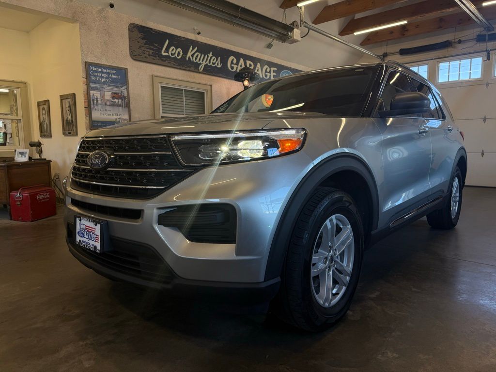 2023 Ford Explorer XLT photo 3