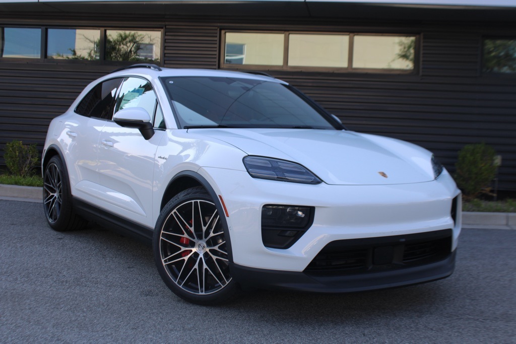 2025 Porsche Macan Electric photo 9
