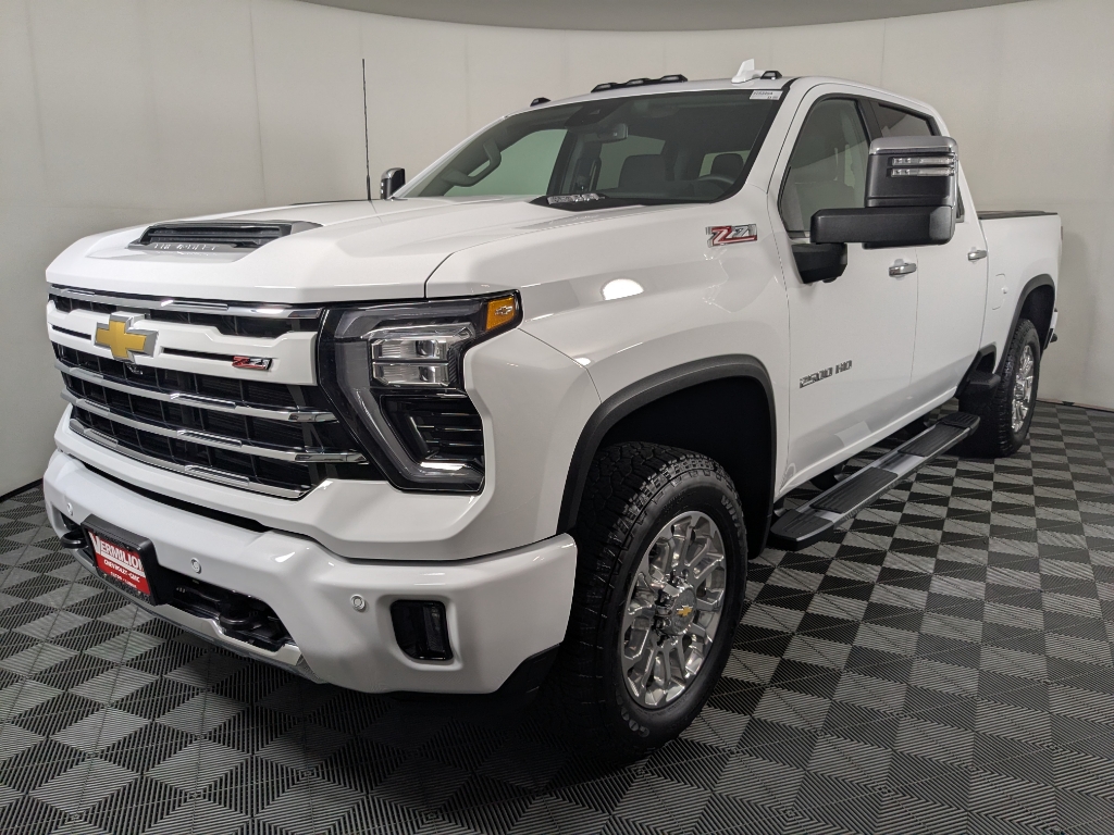 2025 Chevrolet Silverado 2500HD LTZ photo 2