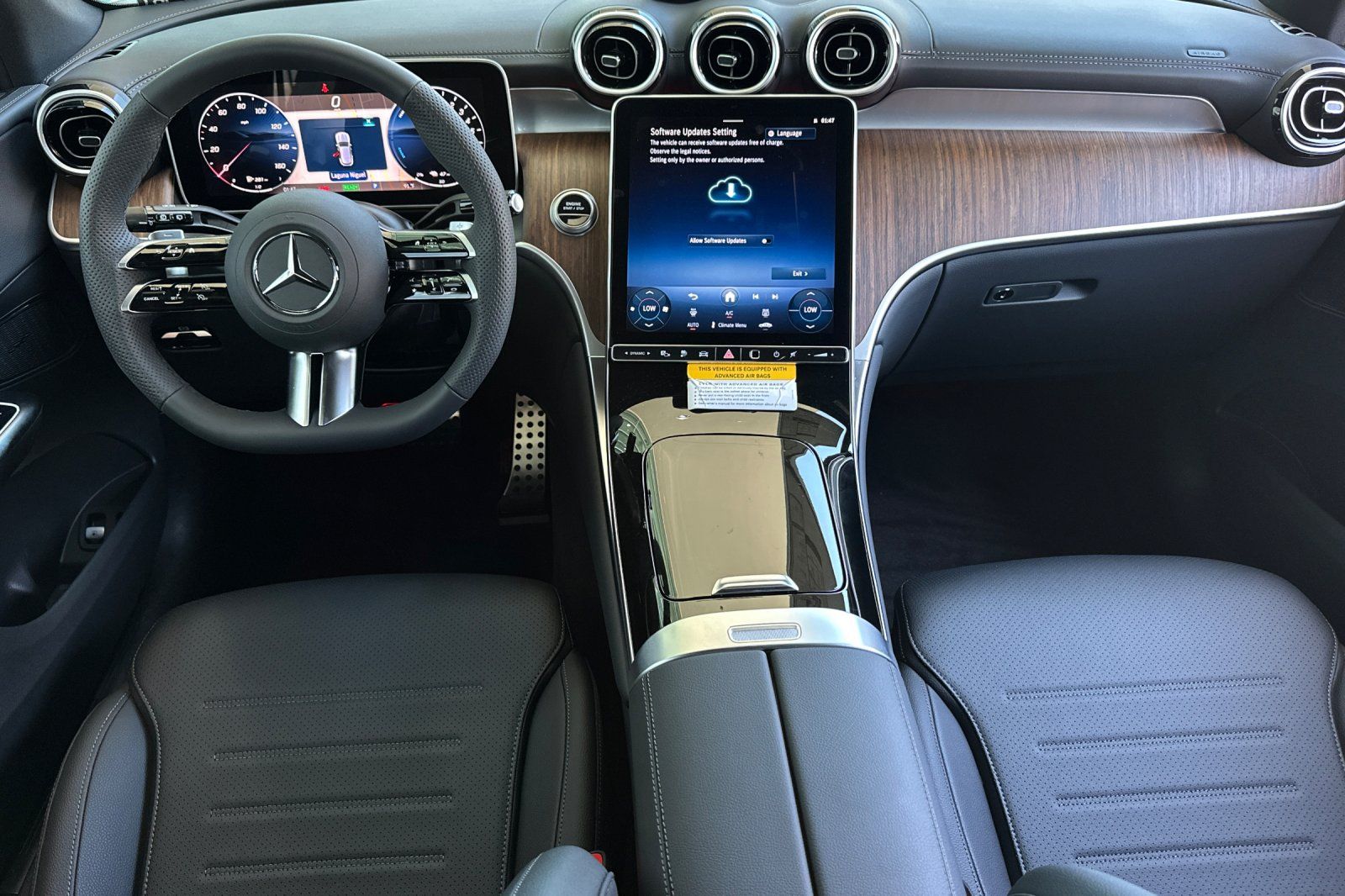 2025 Mercedes Benz GLC 350e 4MATIC photo 2
