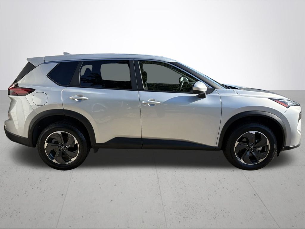 2024 Nissan Rogue SV photo 4