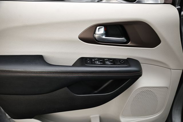2019 Chrysler Pacifica Touring Plus photo 13