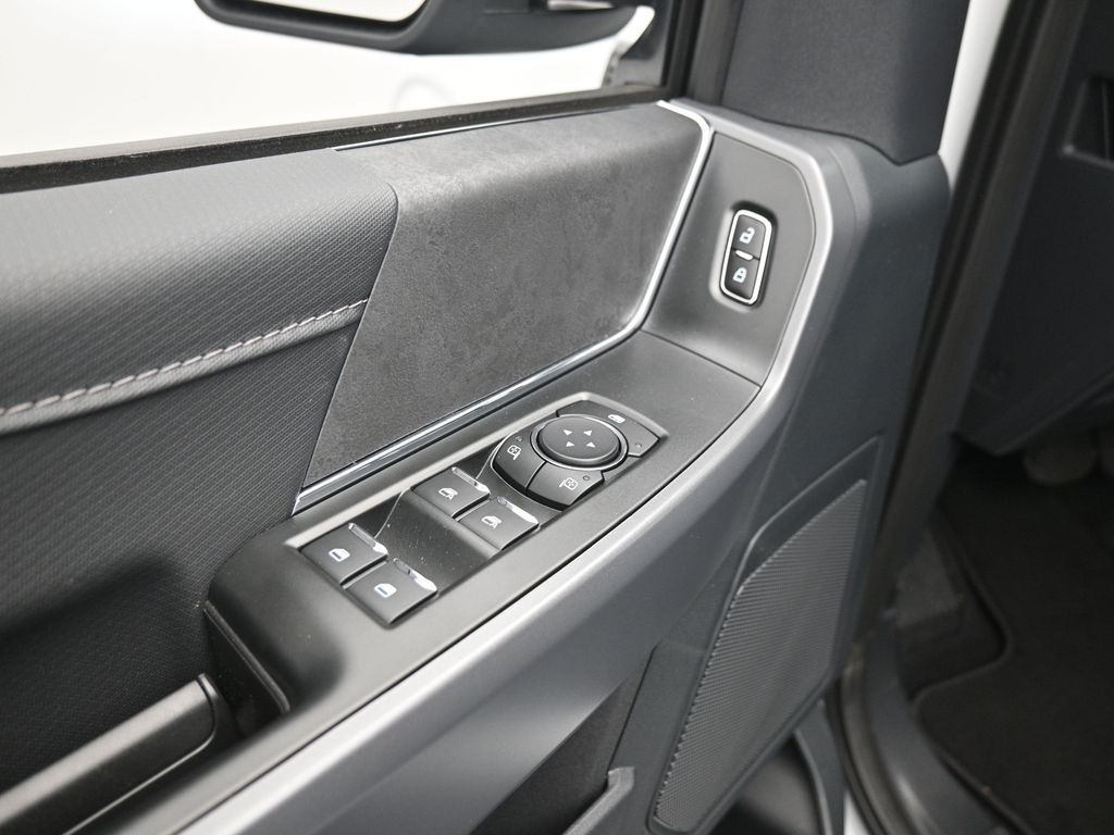 2025 Ford F-150 XLT photo 9
