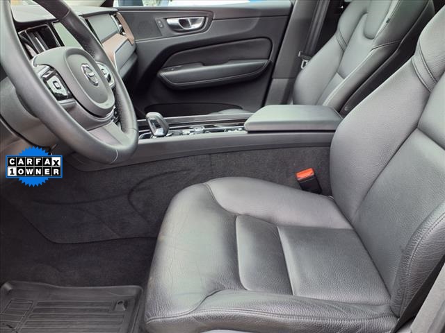 2023 Volvo XC60 B5 Plus photo 4