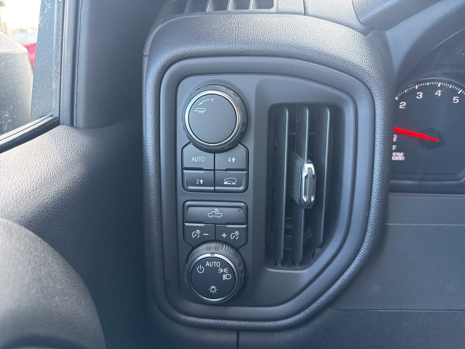2025 Chevrolet Silverado 1500 photo 24