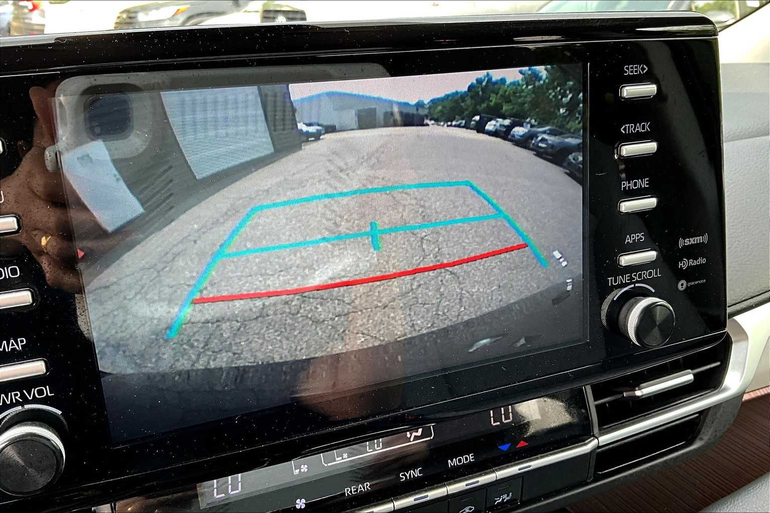 2024 Toyota Sienna LE photo 26