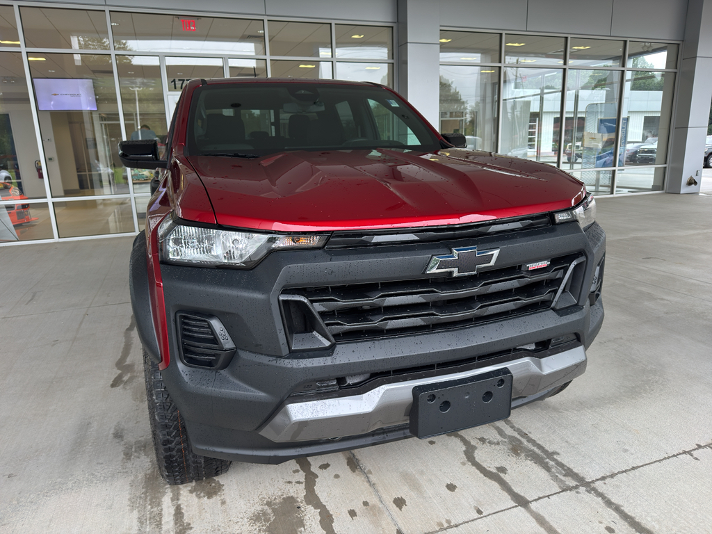 2026 Chevrolet Colorado Trail Boss photo 2