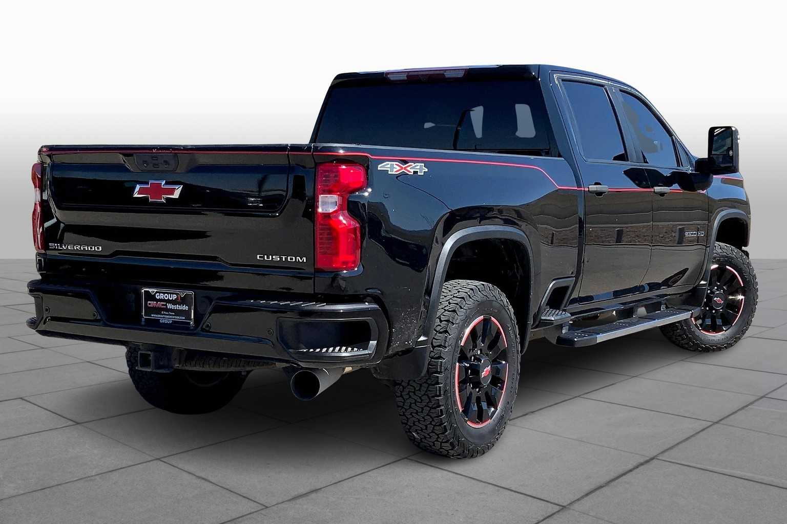 2022 Chevrolet Silverado 2500HD Custom photo 11